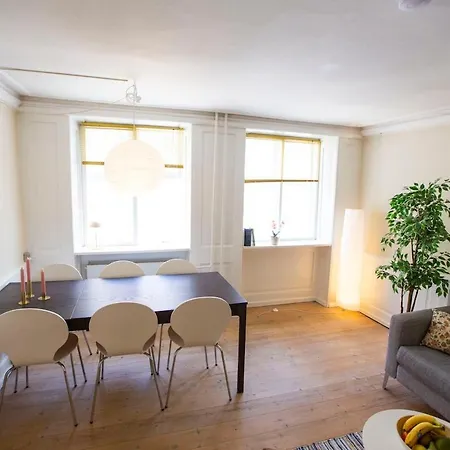 Charming Old-town Flat In Appartamento