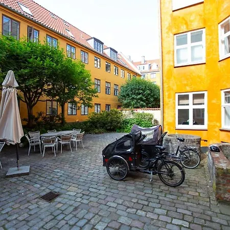Charming Old-town Flat In Apartment Kopenhagen