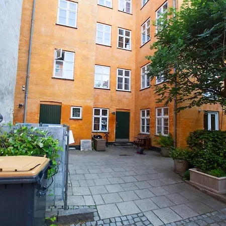 Charming Old-town Flat In Apartment Kopenhagen